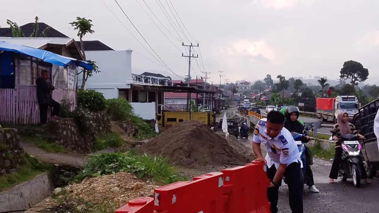 Pemkab Solok Ambil Langkah Cepat Atasi Titik Rawan di Jembatan Kutianyie