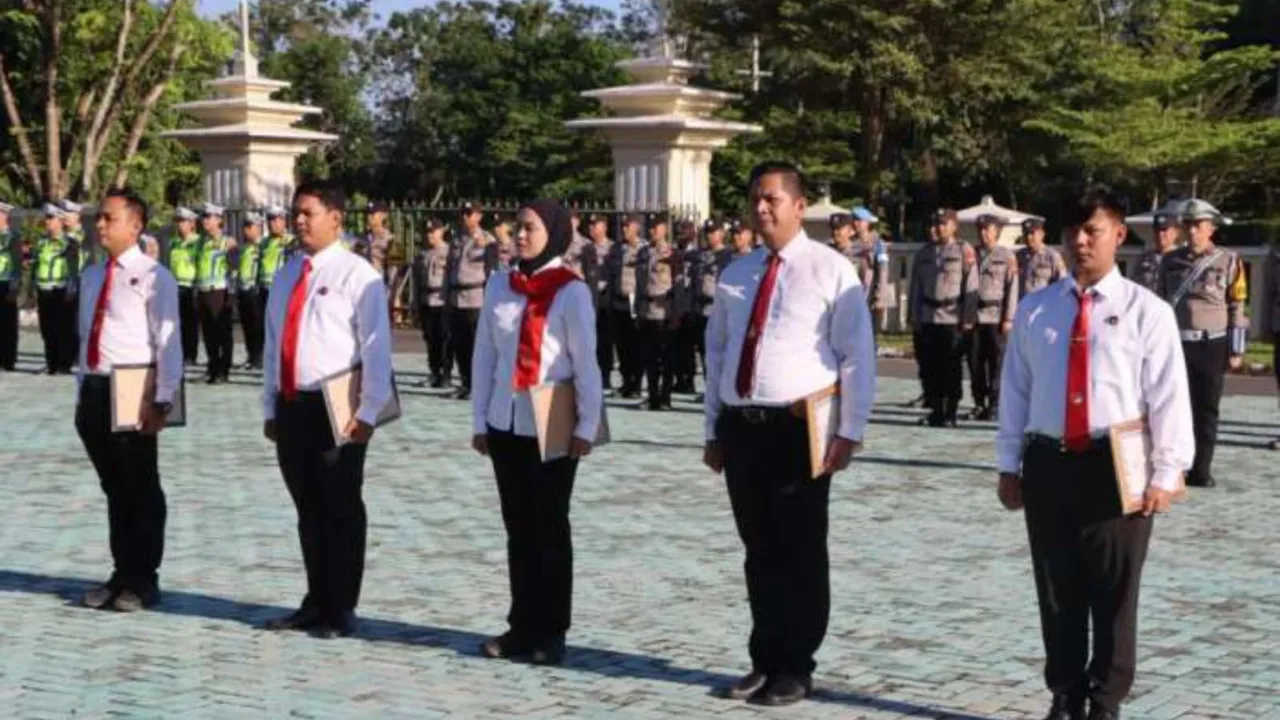 Personel Sat Narkoba Polres Oku Mendapat Penghargaan Dari Polres OKU Atas Penangkapan Bandar Narkoba